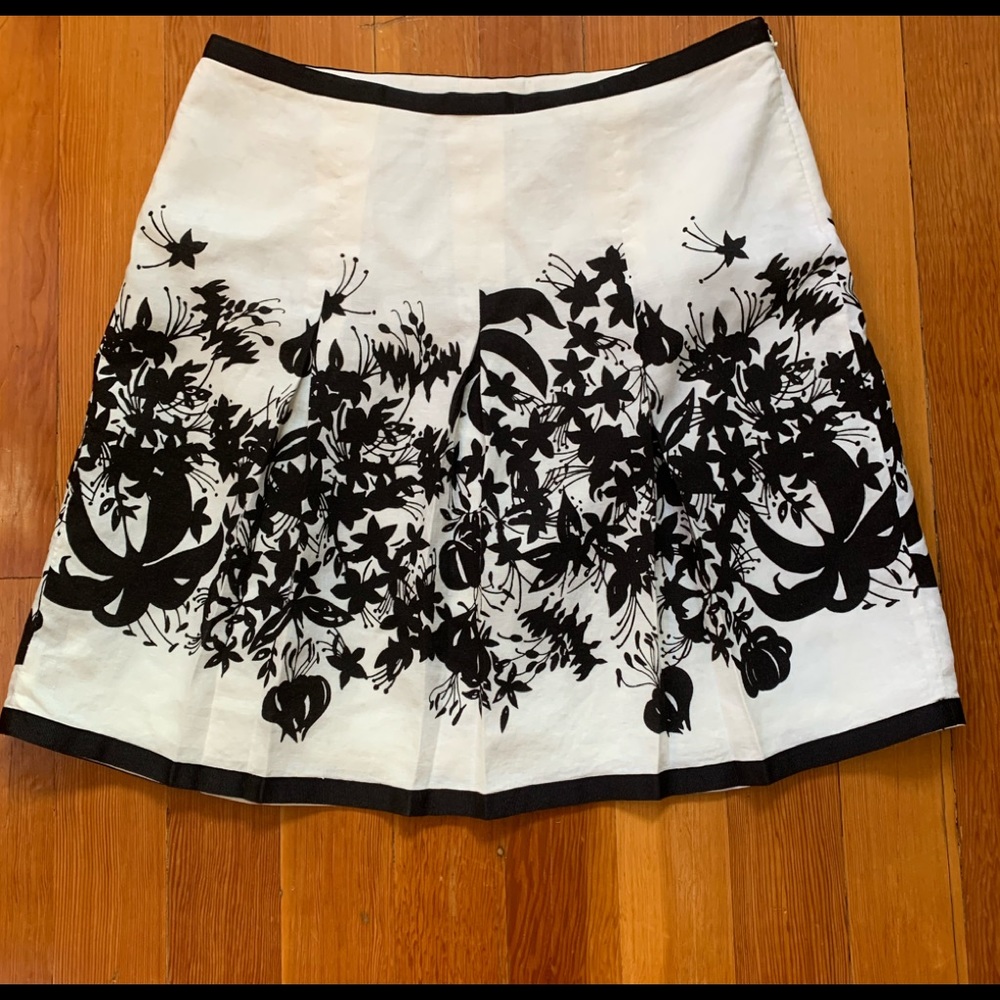 Loft black/ivory floral pleated skirt. Size 14P